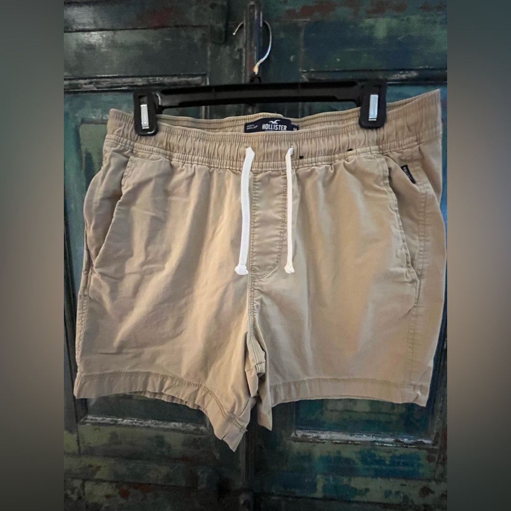 Hollister khaki shorts